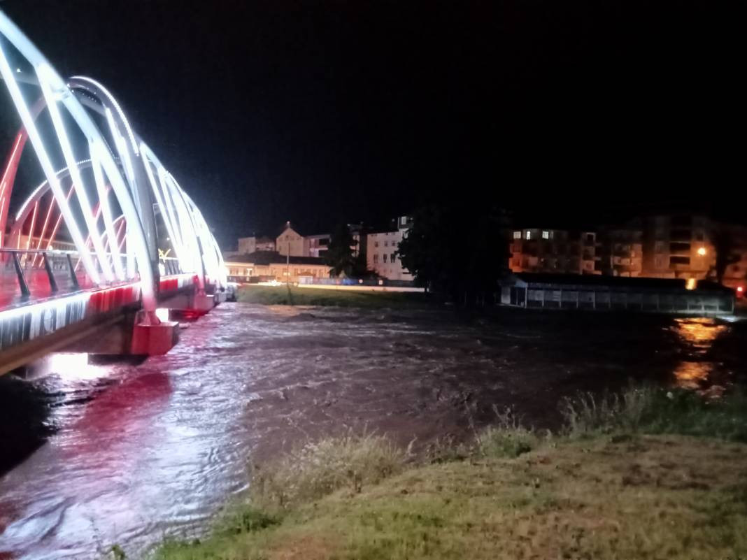 Samsun’u sağanak vurdu: Terme Çayı taştı - Resim: 1
